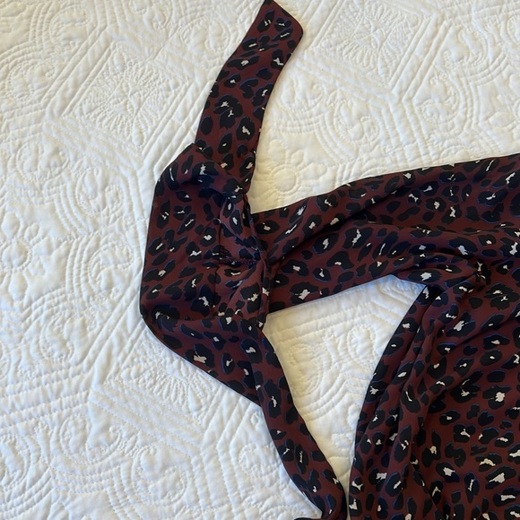 West Kei Leopard Print‎ Hi-Low Flounce Top, SZ M, 3/4 Tie Sleeve, EUC - Picture 6 of 7